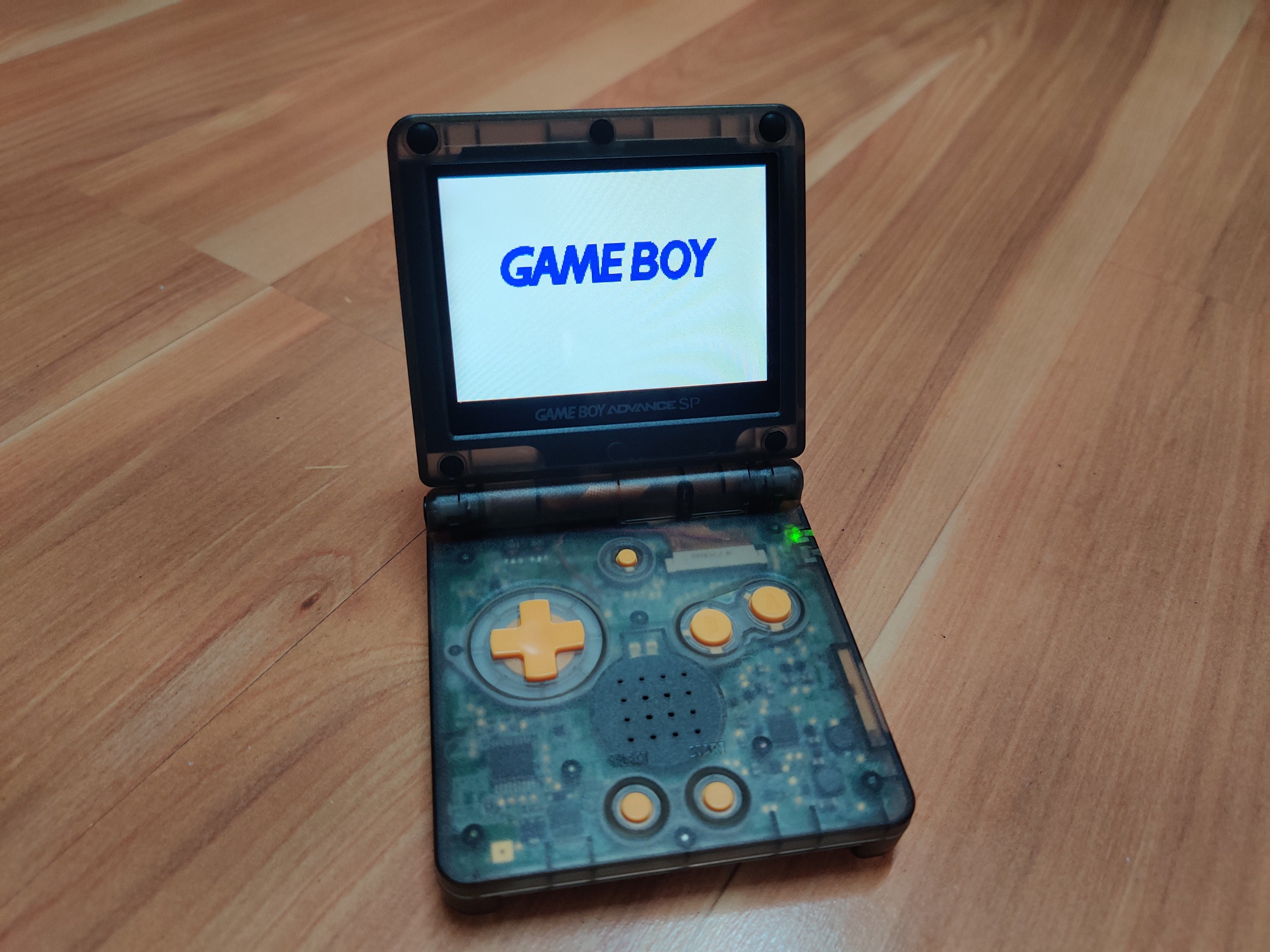 ゲームボーイアドバンス SP 透明ブラック、黄色ボタン付きカラー