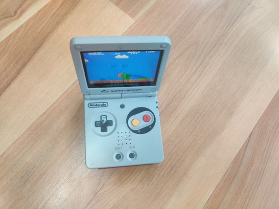 Gameboy Advance Sp: Famicom Edition (Limited Edition))