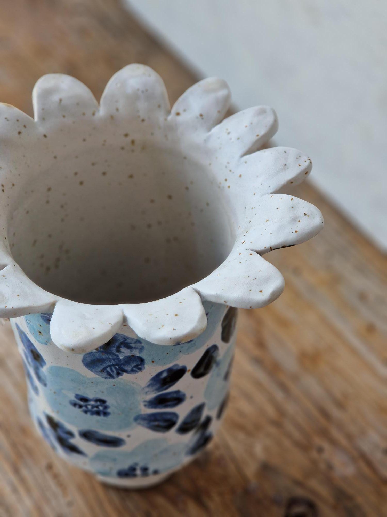 花柄の陶器の花瓶、青と白の手作りの容器、手作りの花瓶 - Etsy 日本