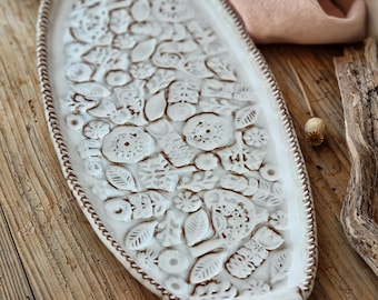 Folk Art Servierplatte, weißes Keramik Tablett, handgefertigte ovale Servierplatte mit Blumen Aufdrucken, Hochzeitsgeschenk