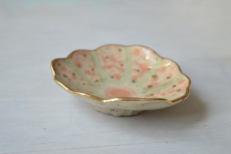 Floral ceramic ring dish No. 7, handmade jewellery dish with gold image 3