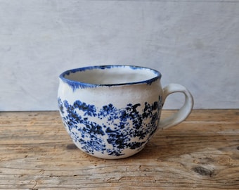 Rustikale Tasse, blau-weiße Keramiktasse, handgefertigte Keramiktasse, Kaffeetasse, Geschenk für Teeliebhaber