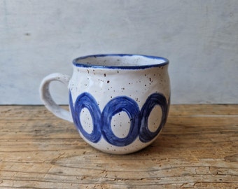 Tasse en céramique faite main, tasse en poterie pincée pour café ou cappuccino. Cadeau pour les amateurs de thé bleu et blanc