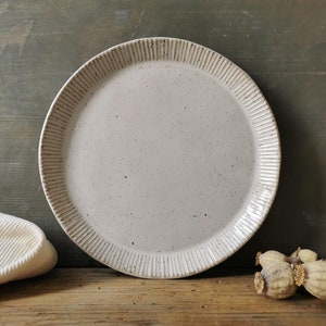 Piatto rustico in ceramica da portata da 10,5&quot;, grande piatto da portata bianco, resistente ceramica in gres