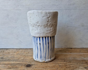 Handgebouwde vaas voor bloemen, keramische knopvaas, blauwe en witte keramische vaas handgemaakt