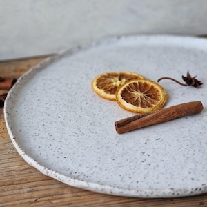 Piatti piani in ceramica bianca da 11&quot;, grandi piatti rustici, piatti biologici fatti a mano, lavabili in lavastoviglie