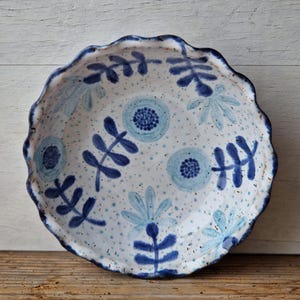 Keramische kom met bloemen, handgemaakte pastaschotel, kleine slakom, decoratieve kom, huwelijkscadeau