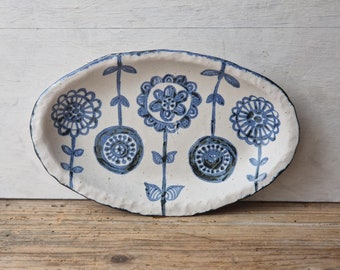 Ovale keramische schotel, handgemaakte serveerschaal, bloemendienblad, gespikkeld steengoedaardewerk