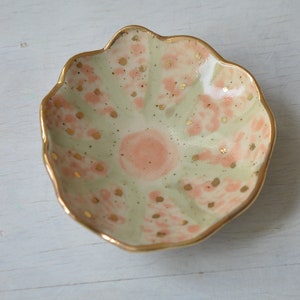 Floral ceramic ring dish No. 7, handmade jewellery dish with gold image 2