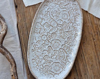 Folk Art Servierplatte, weißes Keramik Tablett, handgefertigte ovale Servierplatte mit Blumen Aufdrucken, Hochzeitsgeschenk