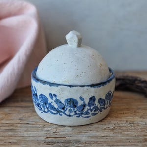 Cofre del tesoro hecho a mano, tarro con tapa, azucarero de cerámica con tapa, salero, joyero, regalo de boda de cerámica