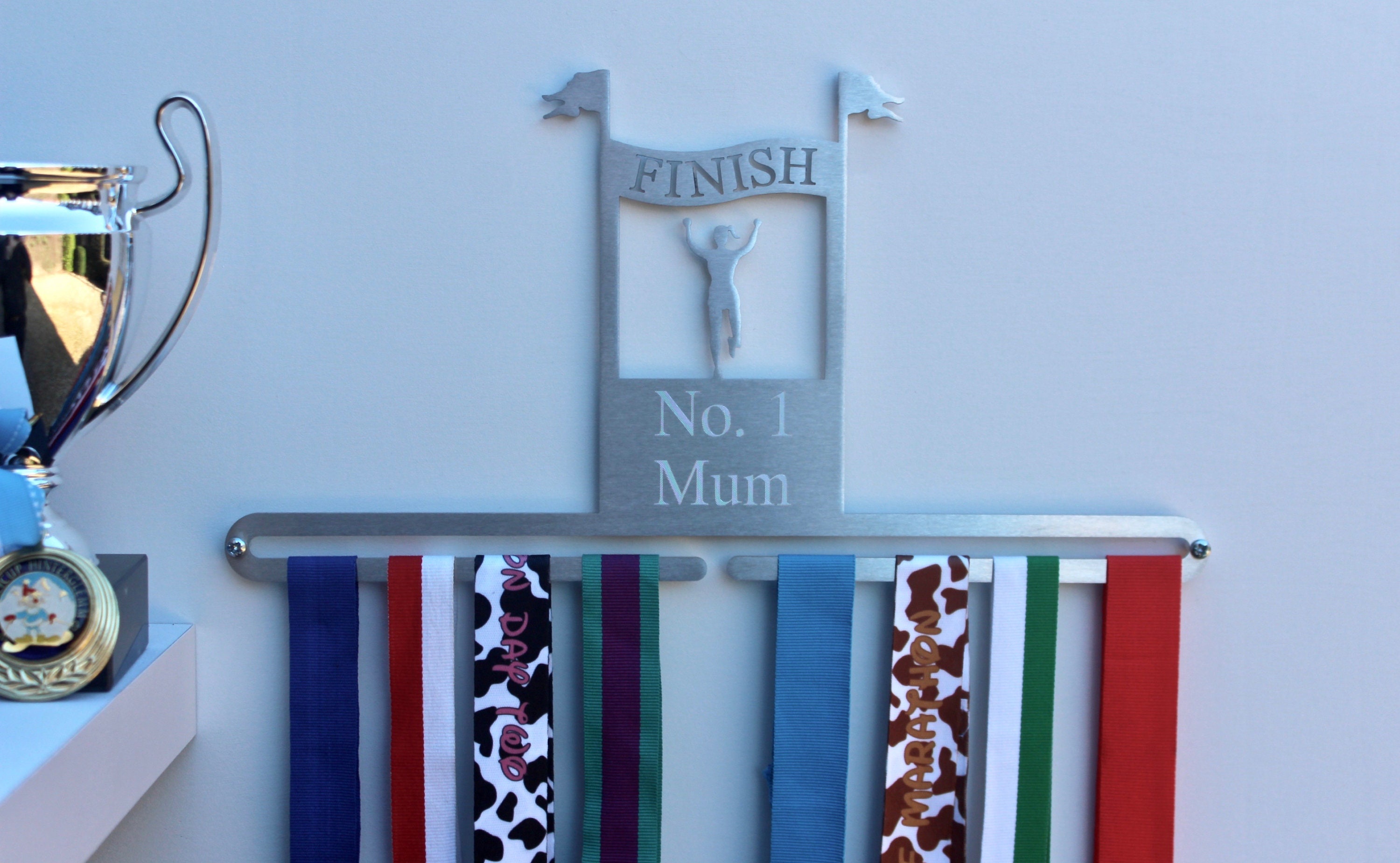 Medaillen-Aufhänger 'Finish Line' – Personalisierbar, Aus Gebürstetem Edelstahl, UK-made