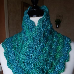 Handmade Crochet Lightweight Cowl / Gift for Mom/ Fashion Accessories