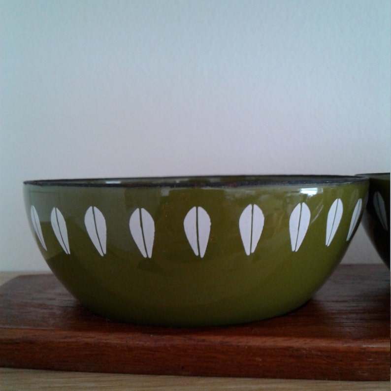 Ceramic Medium Serving Bowl in Provence Cr\u00e8me  Portuguese Dinnerware  Serveware  Organic Collection