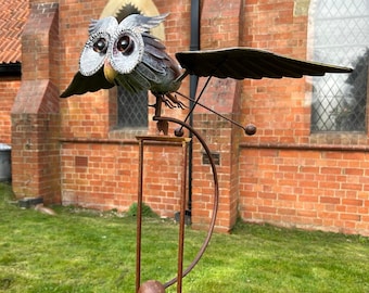 Quirky Galvanised Metal Garden Owl Rocker Flapper Rocker Swinger Cute Gift Bird Wind Spinner