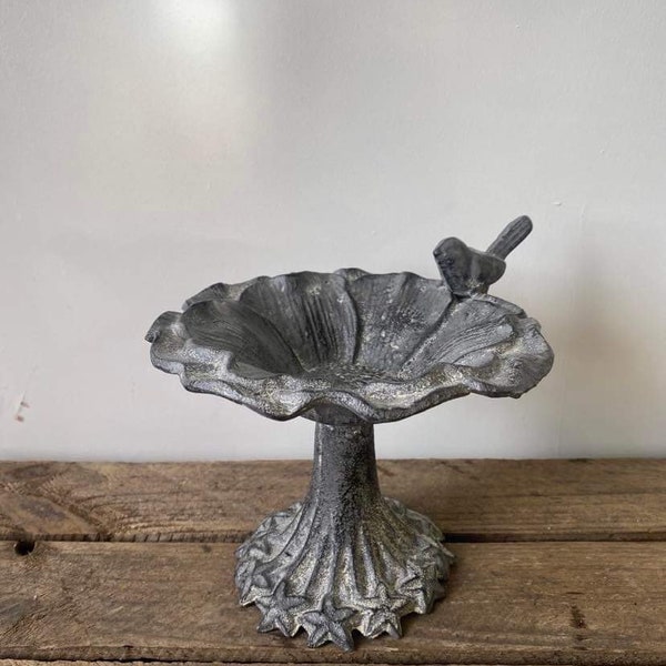 Gorgeous Rustic Cast Iron Bird Feeder Bird Bath Grey Garden Decor