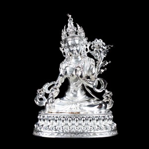 Statue du bodhisattva de la longévité Tara blanche en argent sterling .999 — hauteur 11 cm, poids 218 g/7,00 OZT — Collection d'art tibétain