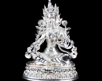 Statue der Grünen Tara (auch bekannt als Drolma) aus Sterling Silber: kleine Perfektion, Höhe — 10,5 cm / Tibetisch-Buddhistische Kunstsammlung