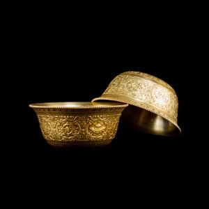 Set of 7 Tibetan offering bowls made from tombac — Best Quality / Buddhist ritual goods collection / Small size deimeter — 6.8 cm