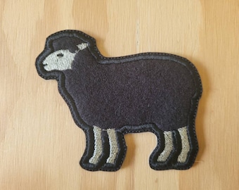Iron on patches Application Embroided badges sheep black 4,7x6,5cm 