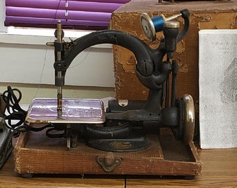 Antique Willcox and Gibbs Sewing Machine With Foot Pedal and Case - FREE SHIPPING!!
