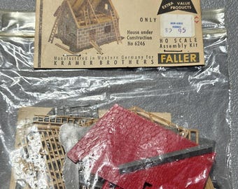 Vintage Toy Train House Under Construction by Kaybee Toys HO Scale - FREE SHIPPING!!