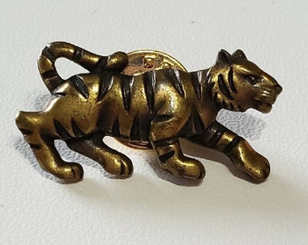 Vintage JJ Co Tiger Brooch or Lapel Pin in Gold Tone Pewter - FREE SHIPPING!!