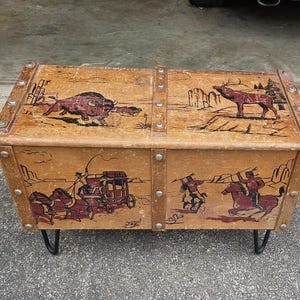Vintage 1950's Kid's Pine Wood Toy Chest/trunk/box With Original