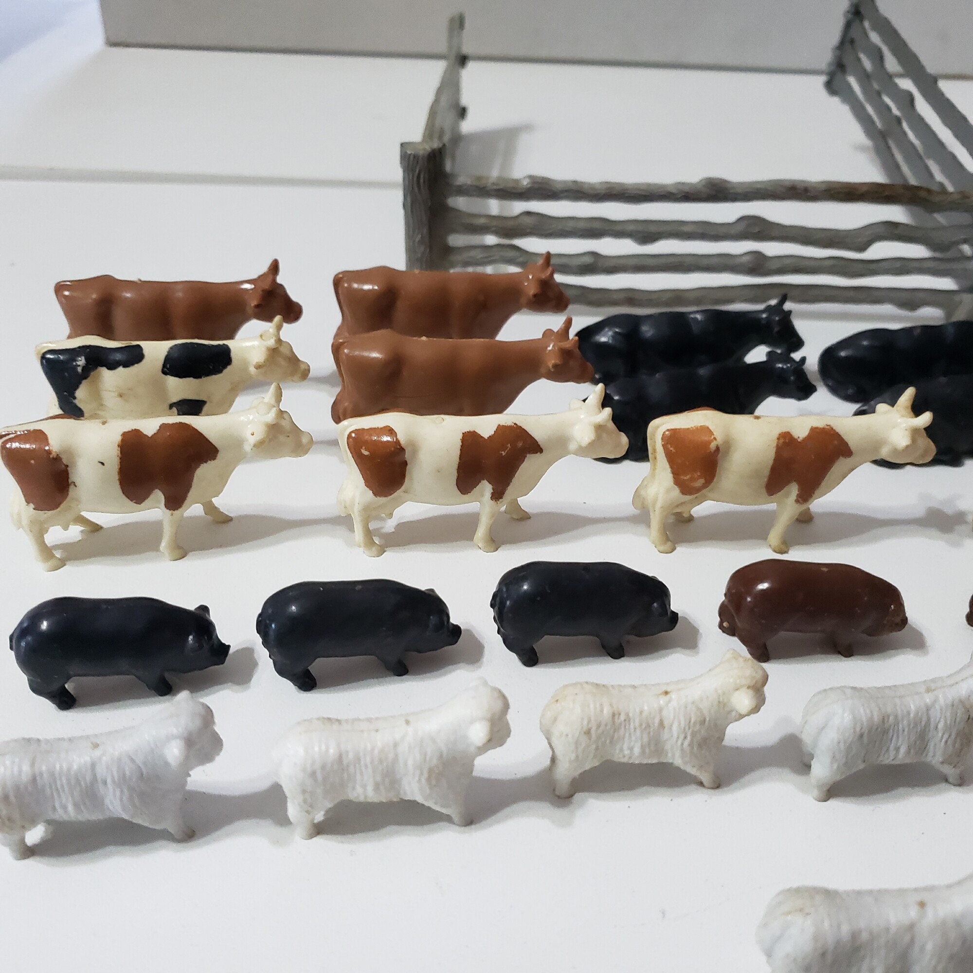 Vintage 32 Toy Train Set Farm Animals and 3 Pieces of Fencing FREE ...