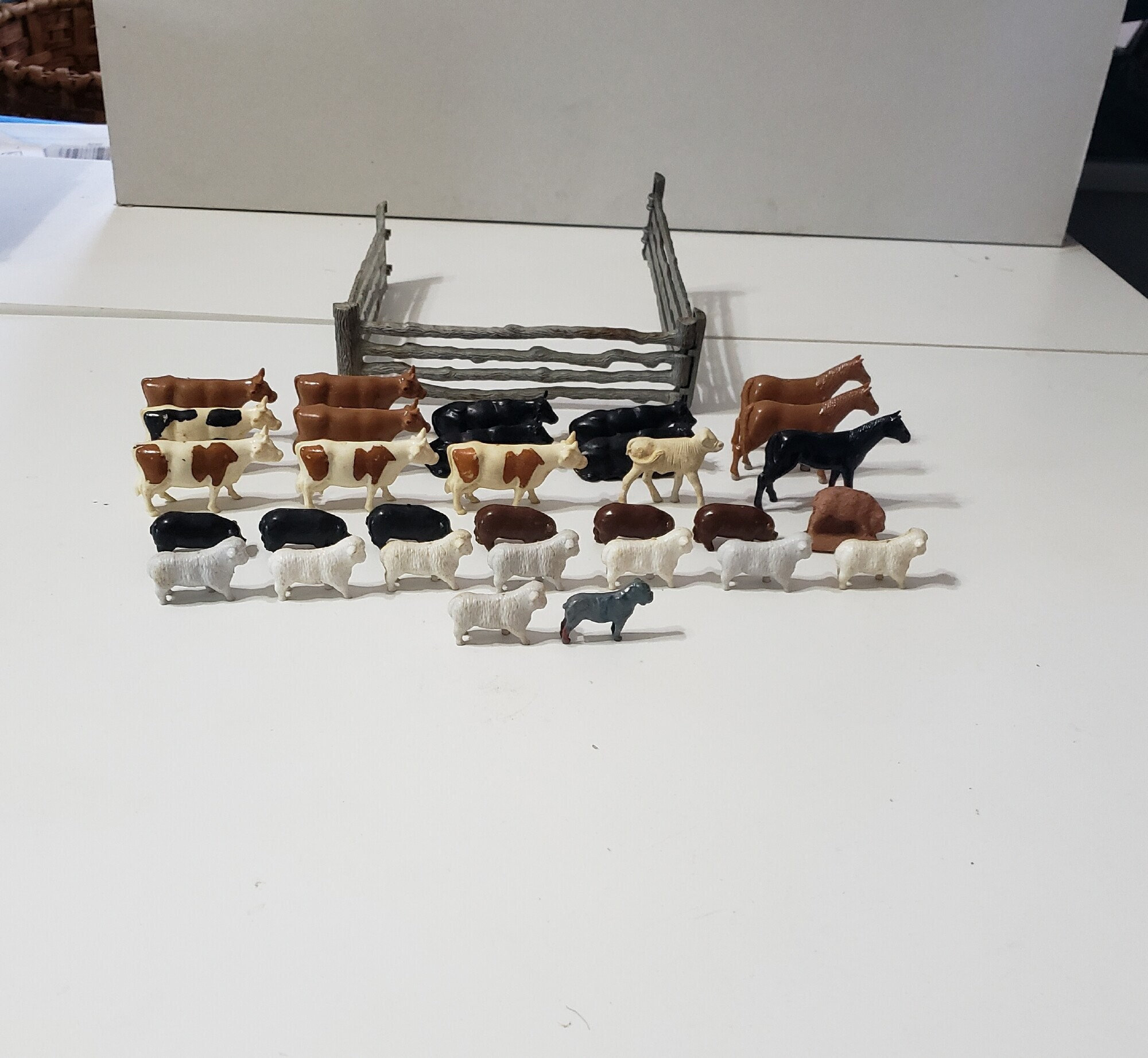 Vintage 32 Toy Train Set Farm Animals and 3 Pieces of Fencing FREE ...