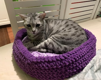 Self-warming crochet pet bed, removable cushion cat bed, calming bed for cats and small dogs, no-electric heated pet nest, Handmade.