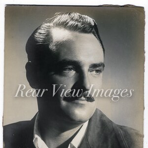 RETRATO de. HOMEM BONITO - Retrato de estúdio em preto e branco dos anos 1940 - Download digital