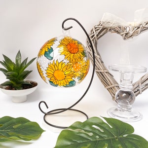 Lovely sunflower glass candle holder, hand painted in transparent stain glass paint. This glass tealight makes a great gift for any occasion like: best friend gift, sister birthday gift, mum birthday gift, Christmas gift