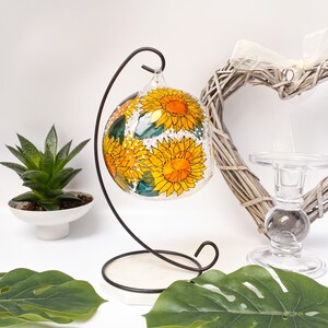 Lovely sunflower glass candle holder, hand painted in transparent stain glass paint. This glass tealight makes a great gift for any occasion like: best friend gift, sister birthday gift, mum birthday gift, Christmas gift