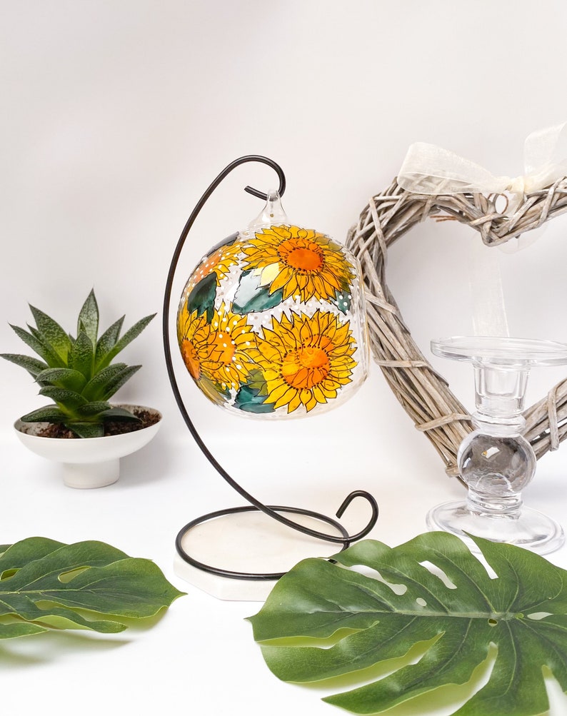 Lovely sunflower glass candle holder, hand painted in transparent stain glass paint. This glass tealight makes a great gift for any occasion like: best friend gift, sister birthday gift, mum birthday gift, Christmas gift