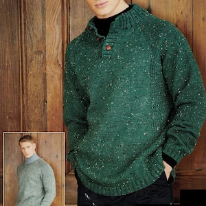 Puede incluir: Un suéter de punto verde con cuello abotonado y diseño moteado. El suéter tiene mangas largas y dobladillo acanalado. El modelo lleva un cuello alto negro debajo. Una imagen más pequeña muestra un suéter similar en un color más claro.