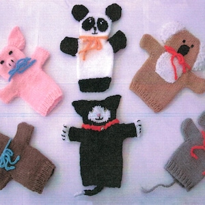 以下が含まれることがあります： 動物の形をした、編み物の指人形のコレクション。ピンクの豚、パンダ、コアラ、茶色のウサギ、白黒の猫、灰色のネズミが含まれています。各人形には、ユニークなディテールと色があります。
