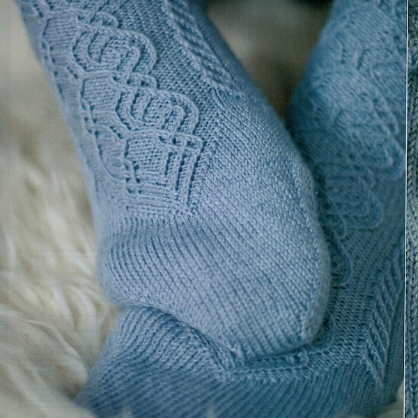 PDF Instant Download Knitting Pattern *Twisted Stitch Socks* 4ply Sock Yarn