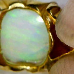 Exquisite full Opal 18K Gold Ring