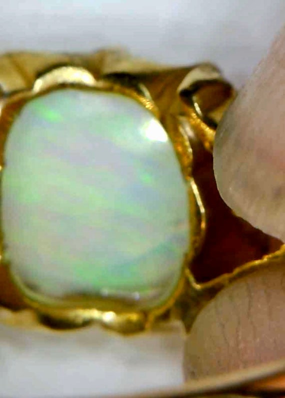 Exquisite full Opal 18K Gold Ring