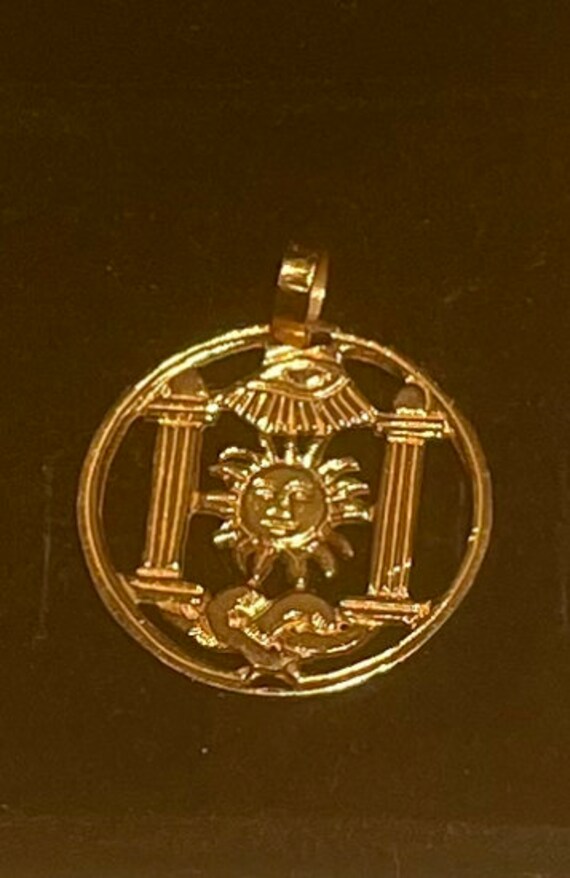 Gold Masonic Symbol the Pillars of Solomons Tempel - image 3