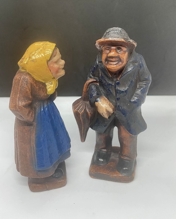Syrico Wood figures old couple 1940s
