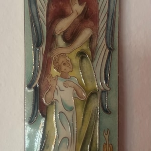 Ceramiczna tabliczka ścienna z aniołem z epoki Maria Laach Ars Liturgica – ręcznie malowana sztuka religijna – Niemcy