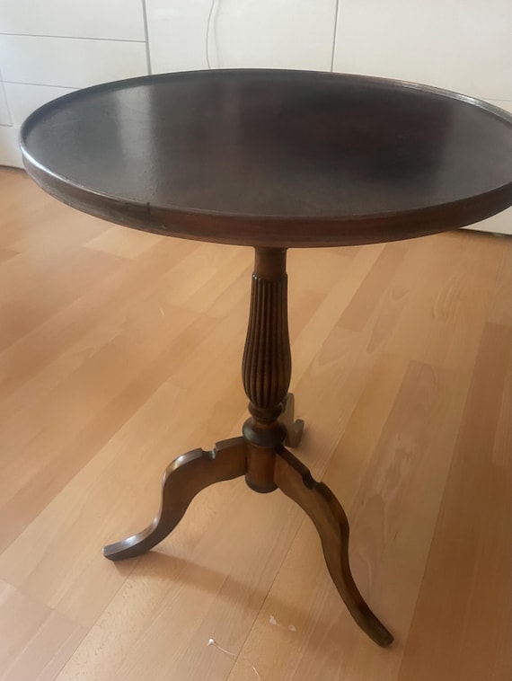 Fine Edwardian tripod wine table,circa 1900–1915