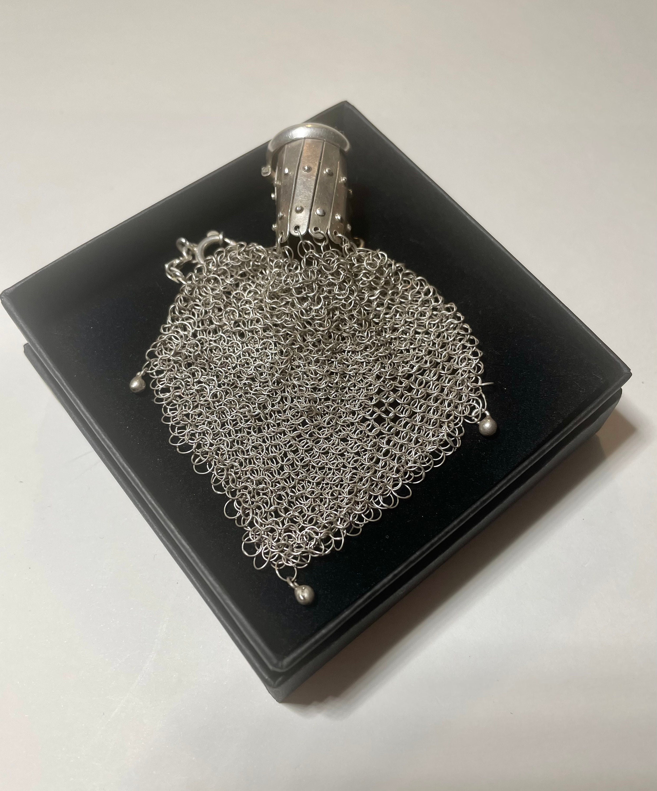 Sold at Auction: ANTIQUE AMERICAN STERLING SILVER MESH COIN PURSE