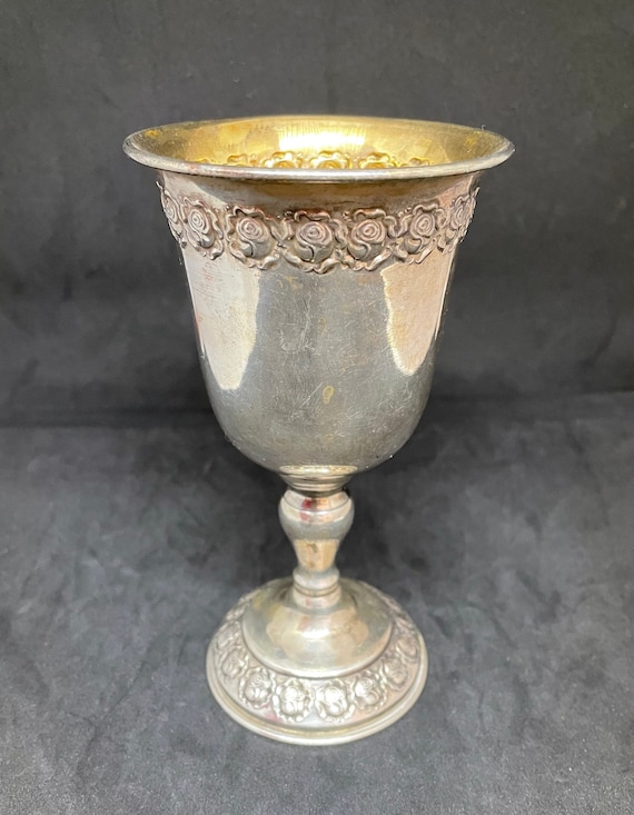 HAZORFIM kidush cup was used on Friday night on the shabbat kidush.made of 925 syerling silver.