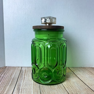 Tarro de cristal verde vintage LE Smith con diseño de luna y estrellas, estilo bohemio escandinavo, ideal para guardar objetos o como regalo.