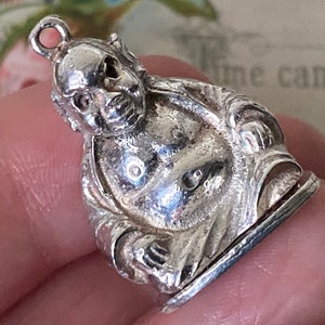 Unusual Vintage Sterling Silver Novelty Buddha secret Opening compartment large Charm /pendant ( 4 )