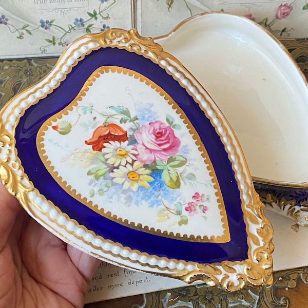 Beautiful Antique Victorian /Edwardian hand painted floral heart shaped Royal Vienna ? porcelain Casket, Ring, Trinket, Jewellery Box ( C )