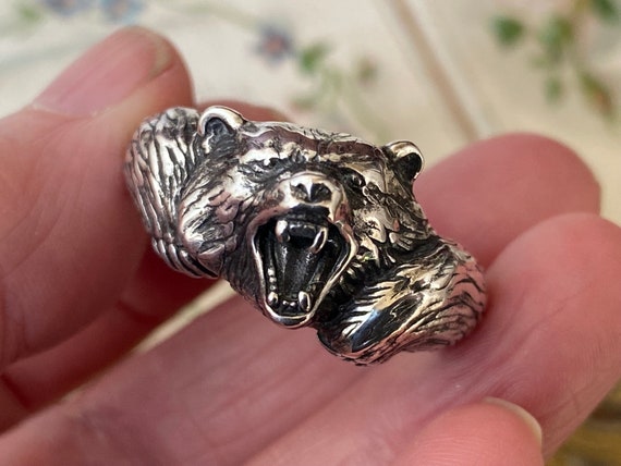 Roaring Grizzlybear Vintage Native American Navajo Turquoise Sterling Silver Bracelet Roaring Grizzlybear Vintage Native American Navajo Turquoise Sterling Silver Bracelet